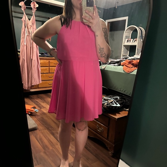 Elegant Pink Sleeveless Dress - Picture 1 of 3